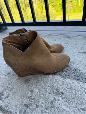 Women's Brown Suede Wedge Booties - Stylish Ankle Heels LUCKY BRAND